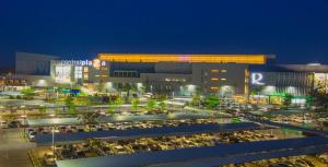 a shopping center with a lot of cars in a parking lot at Pangtip in Lampang