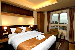 Ένα ή περισσότερα κρεβάτια σε δωμάτιο στο The Milestone Hotel