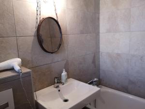 a bathroom with a sink and a mirror and a tub at apartment near underground station in Munich