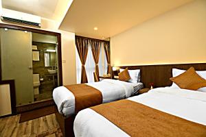 Ένα ή περισσότερα κρεβάτια σε δωμάτιο στο The Milestone Hotel