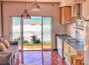 a kitchen with a view of the ocean at A la Orilla del Mar in Matalascañas