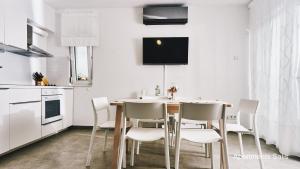a dining room with a table and chairs in a kitchen at Salis Apartments in Vrsi