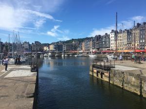 Galeriebild der Unterkunft LA PARENTHÈSE DU CAPUCIN in Honfleur