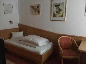 Postel nebo postele na pokoji v ubytování Haus Fallesin