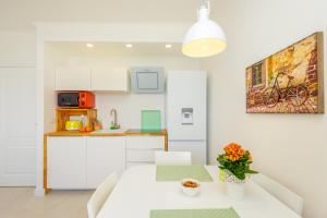 Dubrovnik Colors - Old Town View Apartment No2 tesisinde mutfak veya mini mutfak
