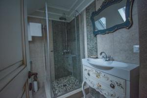 Ванная комната в Vila Turistica Tosca Regal