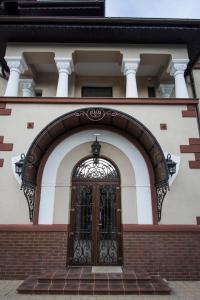 an entrance to a building with a door at Boutique Tosca Regal in Bacău
