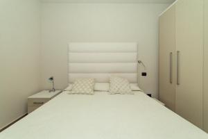 Un pat sau paturi într-o cameră la Appartamento Verdemare