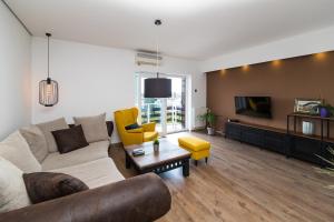 TV a/nebo společenská místnost v ubytování Apartments Agape