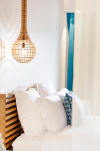 Llit o llits en una habitació de Hôtel & Restaurant Le Pré