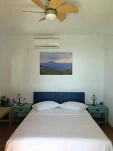 A bed or beds in a room at Kaminaki Amorgos