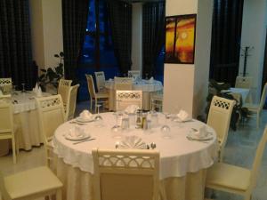 Restaurace v ubytování Hotel 3 Vellezerit