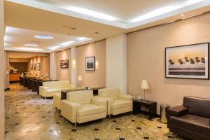 a waiting room with couches and chairs and tables at Hotel Vermont Ipanema in Rio de Janeiro