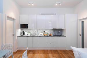 Kuchyňa alebo kuchynka v ubytovaní Seven Wishes Boutique Residence by Dwellfort