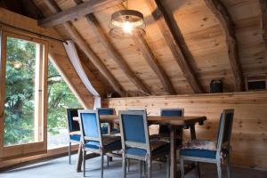 a dining room with a table and chairs at Le Castanier in Montauban-de-Luchon