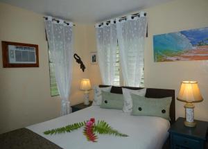 Postel nebo postele na pokoji v ubytování Kalani Hawaii Private Lodging