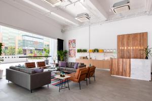Χώρος καθιστικού στο The Canvas Hotel
