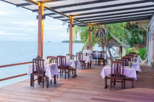 Majoituspaikan Adarin Beach Resort ravintola tai vastaava paikka