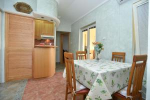 a dining room with a table with a vase of flowers on it at Comfort Inn Old Town in Budva