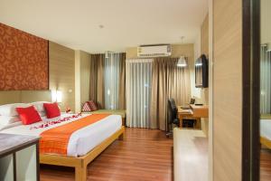 Postel nebo postele na pokoji v ubytování Marsi Hotel Bangkok
