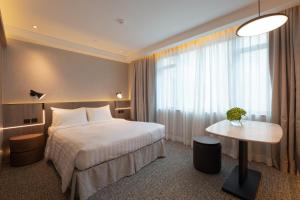 Uma cama ou camas num quarto em Nathan Hotel