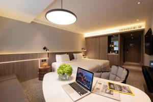 Uma televisão e/ou sistema de entretenimento em Nathan Hotel