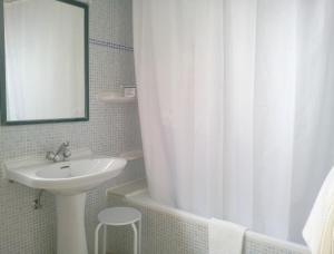 Koupelna v ubytování Hotel Tramontana