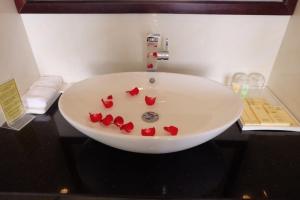 a white sink with hearts in the middle of it at Indochine Hotel in Kon Tum