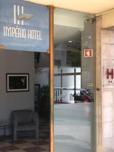 比索達雷加的住宿－因佩里奧酒店，大楼中临时旅馆的一个标志