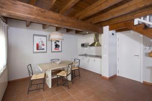 Una cocina o zona de cocina en Senda del Cabrerizo