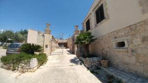 The surrounding neighborhood or a neighborhood close to a vidéki vendégházakat
