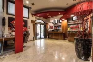 Kuchyň nebo kuchyňský kout v ubytování Planet Hotel