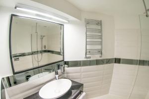 Ванная комната в NovaWisła Resort & SPA