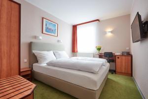 Ένα ή περισσότερα κρεβάτια σε δωμάτιο στο Hotel Anhalt