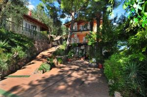 Foto dalla galleria di Villa Panorama Residence a Gardone Riviera