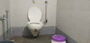 Un baño de Mhatre's Guest House