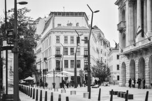 a black and white photo of a street with buildings at Hotel Rum Budapest in Budapest
