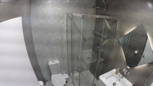 a bathroom with a shower and a toilet and a sink at T3 Vilamoura in Vilamoura