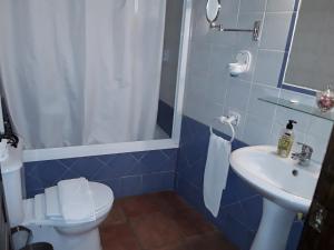 Ein Badezimmer in der Unterkunft Hostal Rocio