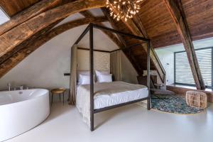 Voodi või voodid majutusasutuse Yard Resort toas