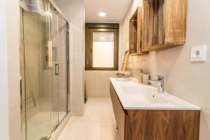 Łazienka w obiekcie Luxury Apartment Alcazaba by Nagoa Homes