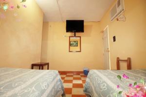 Giường trong phòng chung tại Hotel Bugambilias