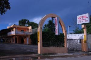 Tòa nhà nơi khách sạn tọa lạc