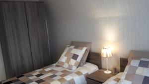 Postel nebo postele na pokoji v ubytování Roscoff Les Duons