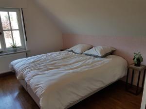 Postel nebo postele na pokoji v ubytování De Goeferdij vakantiewoning