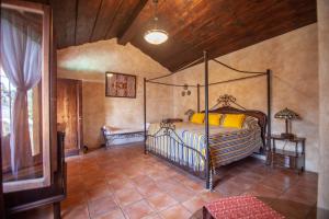 Postel nebo postele na pokoji v ubytování Hotel Palacio de Doña Beatriz
