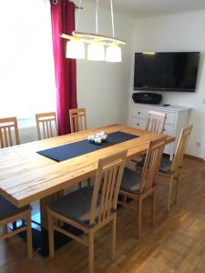 Telewizja i/lub zestaw kina domowego w obiekcie Ferienhaus Karoline