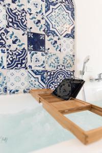 a bathroom with blue and white tiles on the wall at Relais Mareluna - Luxury Apartments in Salerno