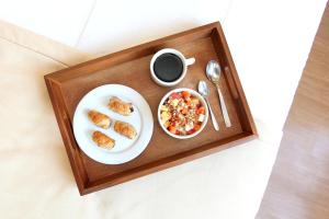 a tray with a plate of food and a cup of coffee at Mengo Palace Hotel in Rio de Janeiro