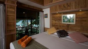 a bedroom with a large bed and a window at Nangyuan Island Dive Resort in Ko Tao